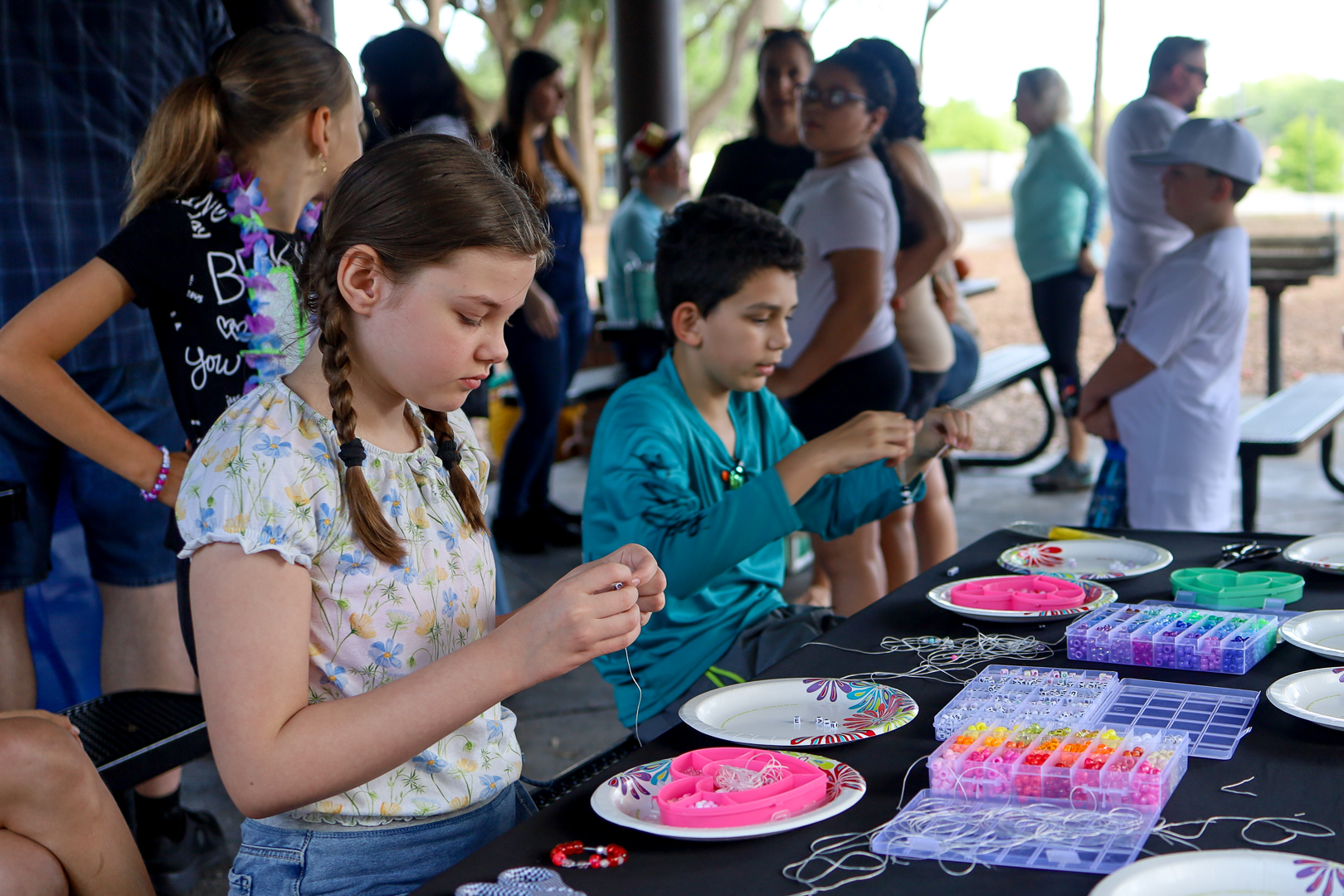 FLVS Full Time elementary students make friendship bracelets during a regional meetup