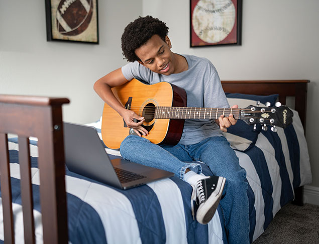 HS-AA-M_Guitar_1